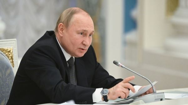 «Политика опережающего роста»: Путин объявил о повышении МРОТ, прожиточного минимума и пенсий на 10%