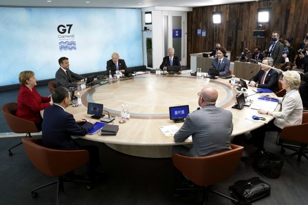 «Прекратить применять множественные стандарты»: что стоит за ответом Китая на призыв стран G7 не поддерживать Россию