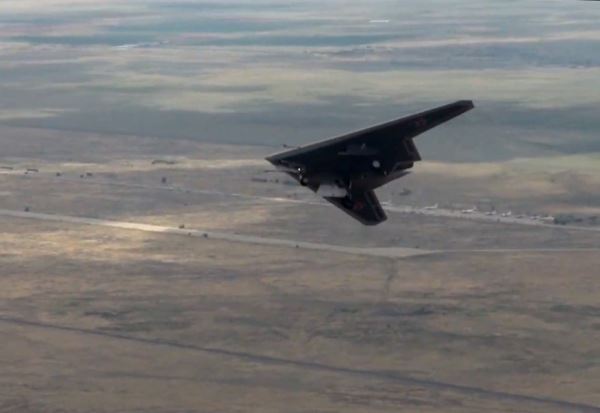Будущее авиации: как могут взаимодействовать истребитель Су-57 и ударный беспилотник С-70 «Охотник»